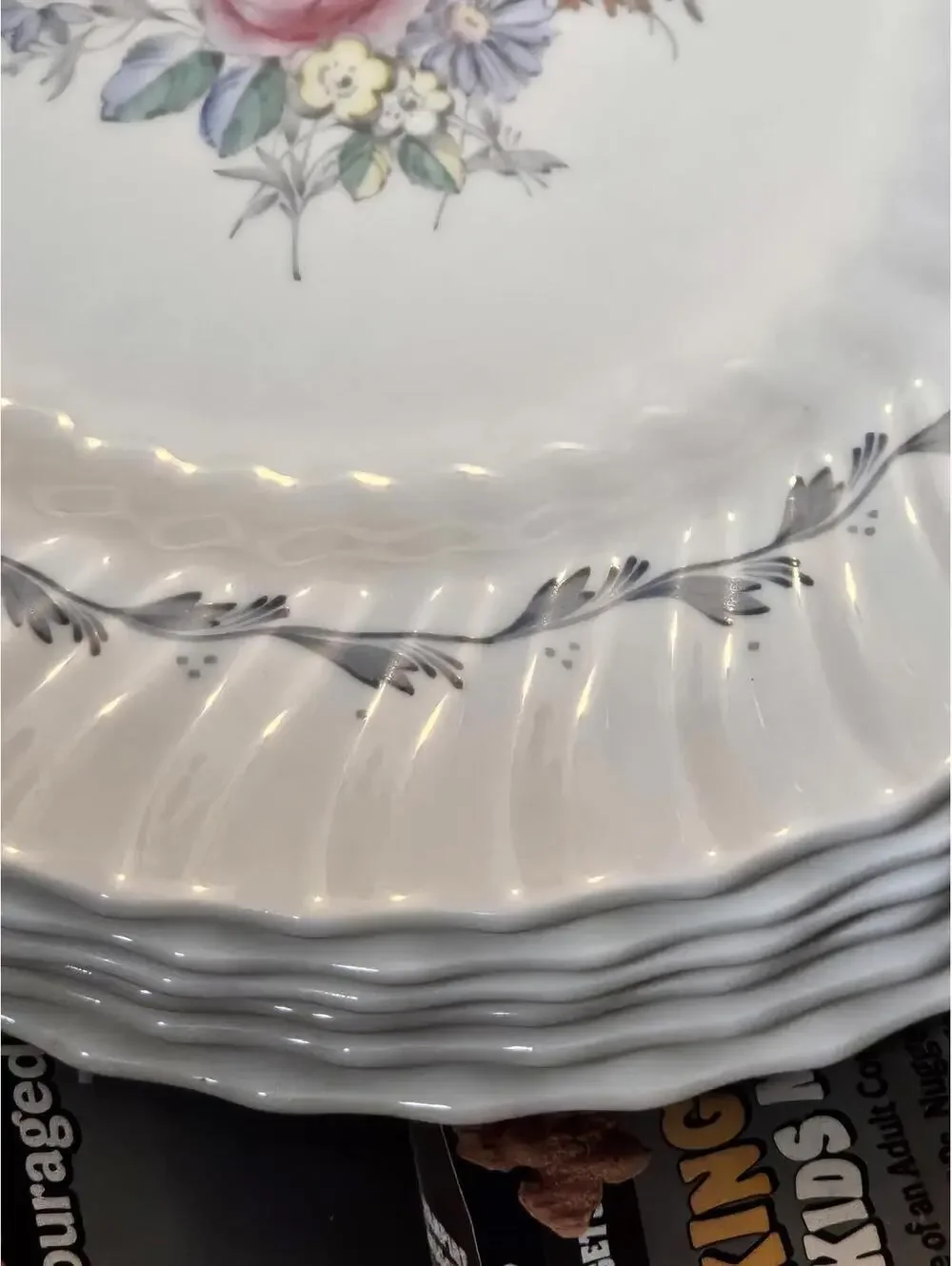 Royal Doulton The Chelsea Rose H4801 Bone China 10.5